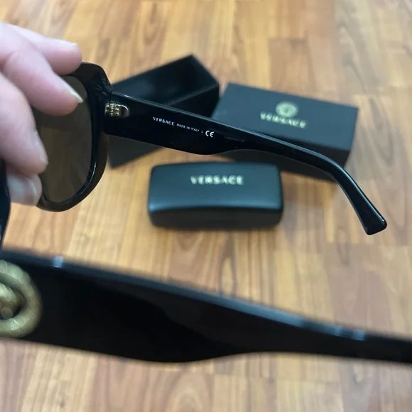 Authentic Versace sunglasses - Picture 3 of 5